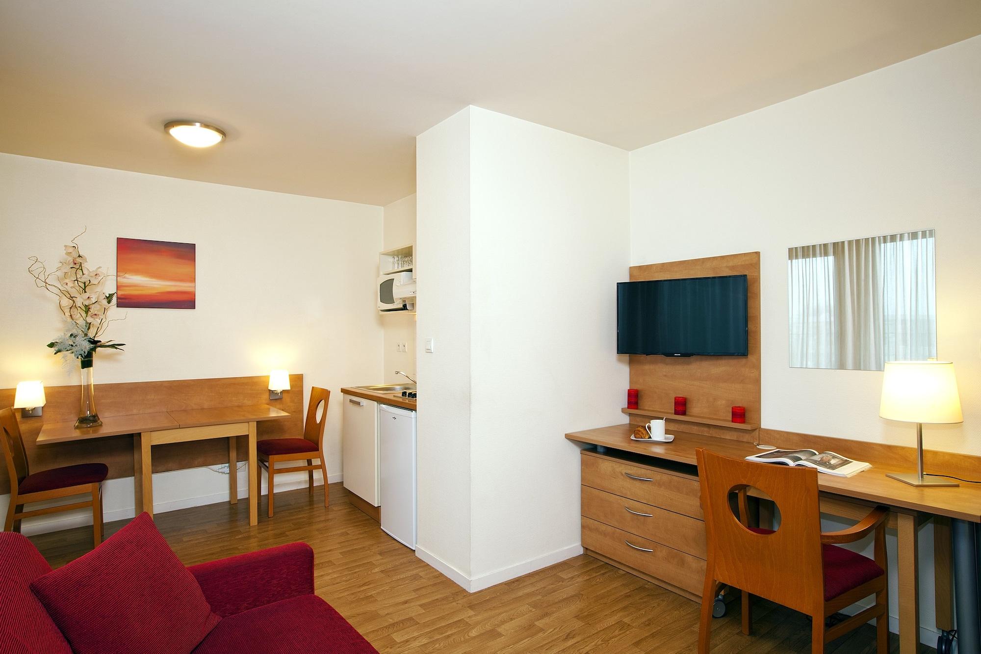 Sejours & Affaires Rennes Villa Camilla Exterior photo