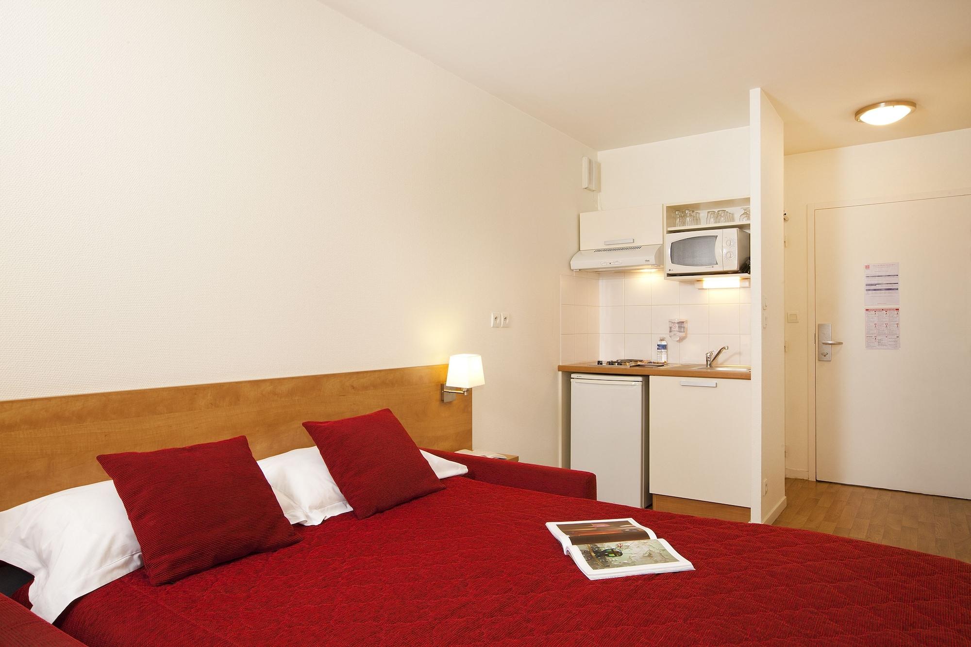 Sejours & Affaires Rennes Villa Camilla Exterior photo